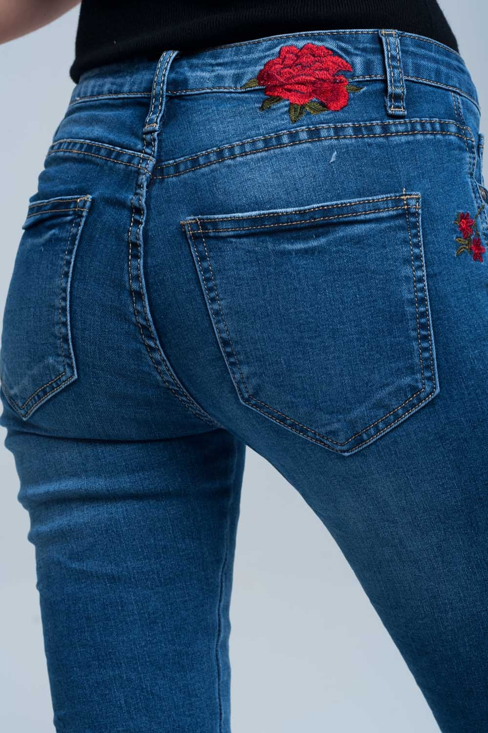 Vaqueros pitillo con detalle bordado