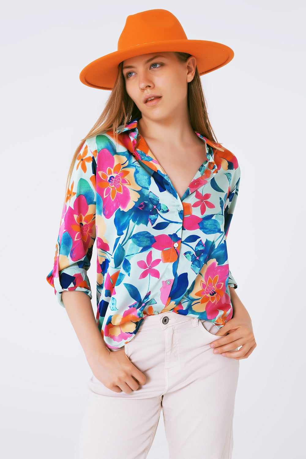 Blusa de satén suave con estampado de flores