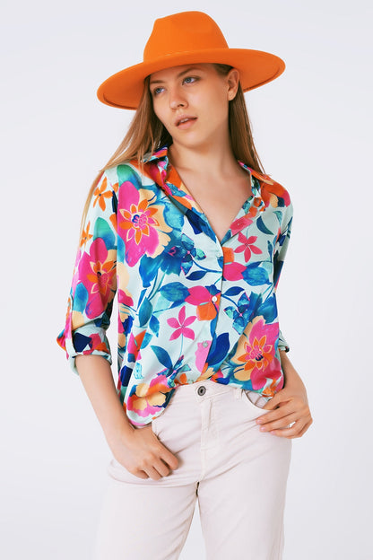 Blusa de satén suave con estampado de flores