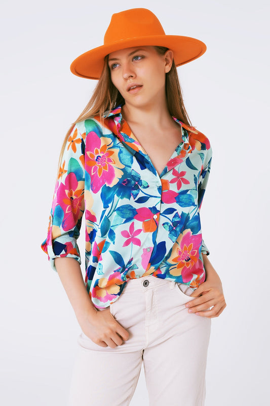 Blusa de satén suave con estampado de flores