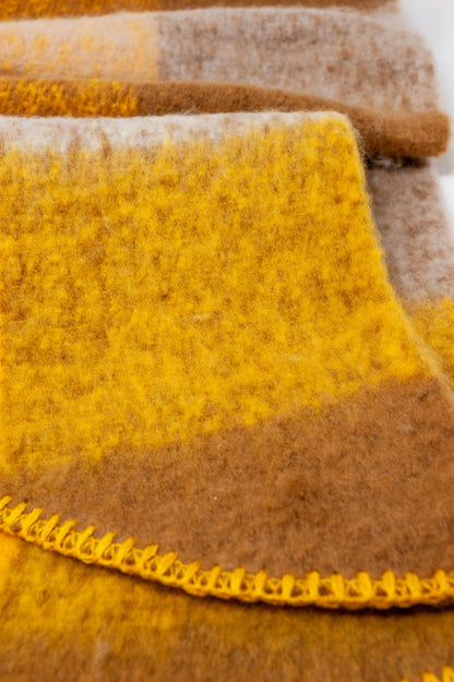 Bufanda en color beige y amarillo