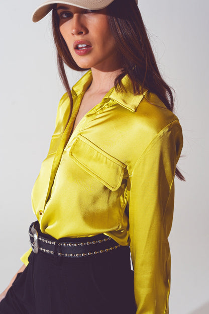 Blusa de satén en color verde lima