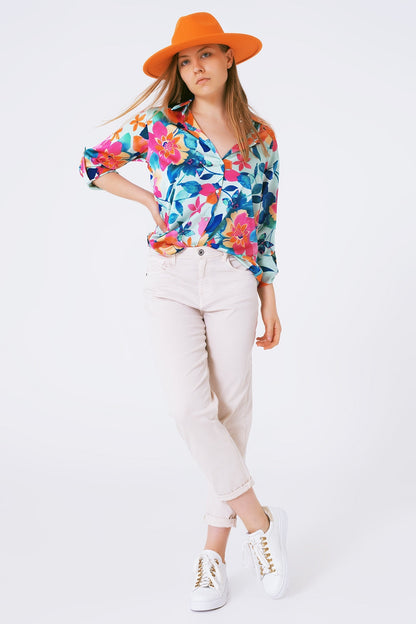 Blusa de satén suave con estampado de flores