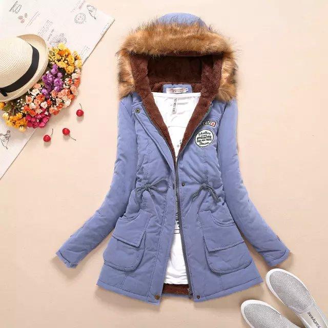 Parka informal de longitud media y larga con capucha