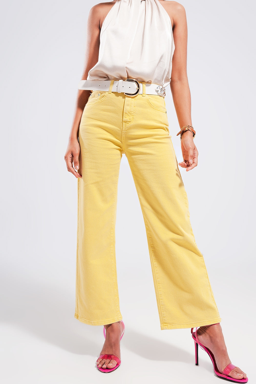 Vaqueros de pierna ancha en amarillo brillante