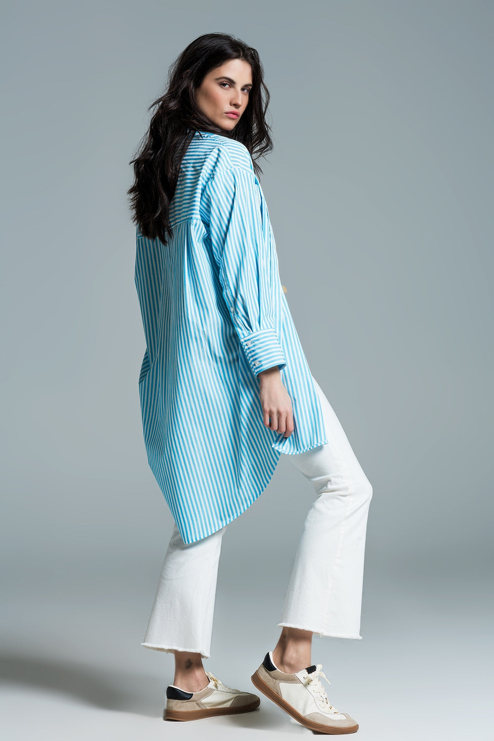 Blusa oversize celeste con rayas blancas