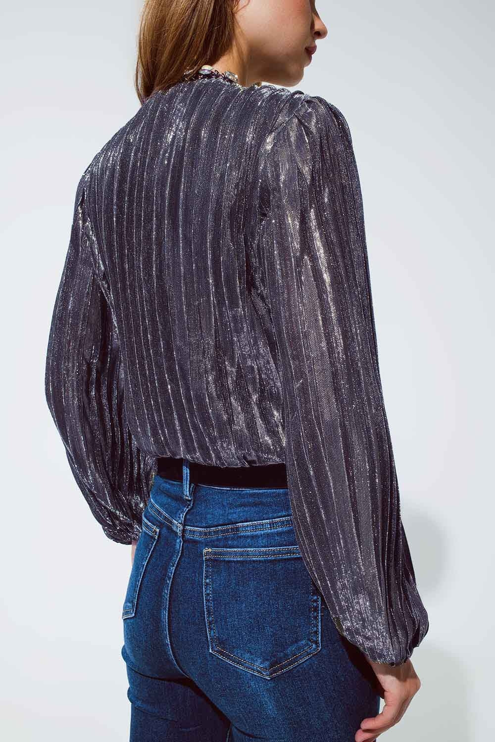 Body brillante con escote en V profundo en color plata