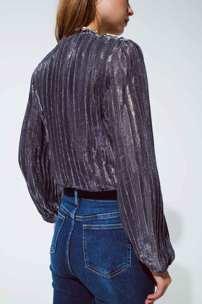 Body brillante con escote en V profundo en color plata