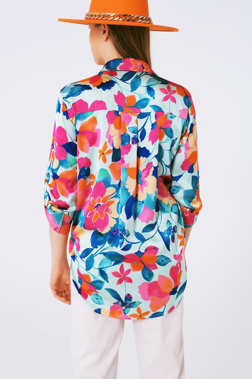 Blusa de satén suave con estampado de flores