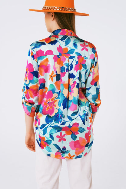 Blusa de satén suave con estampado de flores