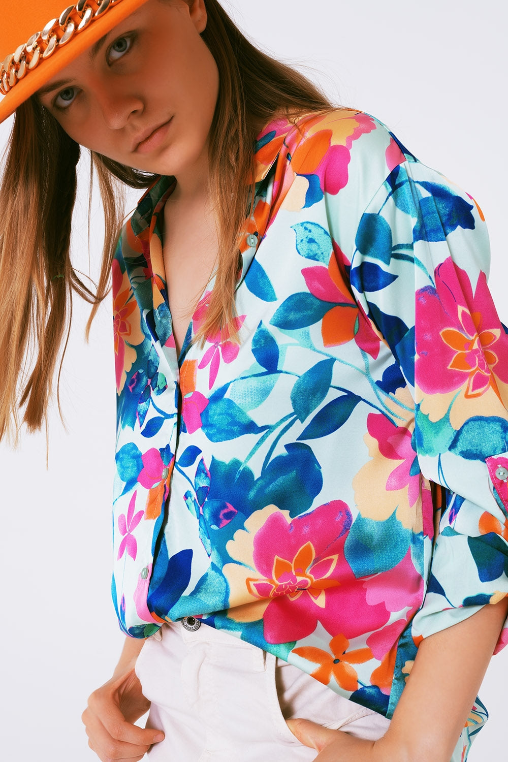Blusa de satén suave con estampado de flores