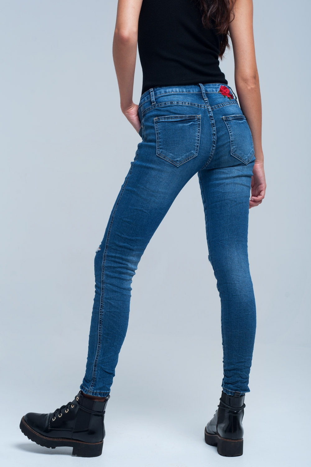 Vaqueros pitillo con detalle bordado