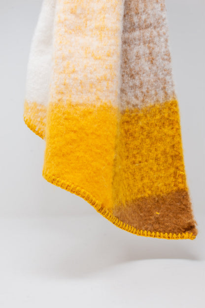 Bufanda en color beige y amarillo