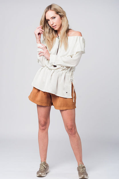 Blusa beige suave con cordón