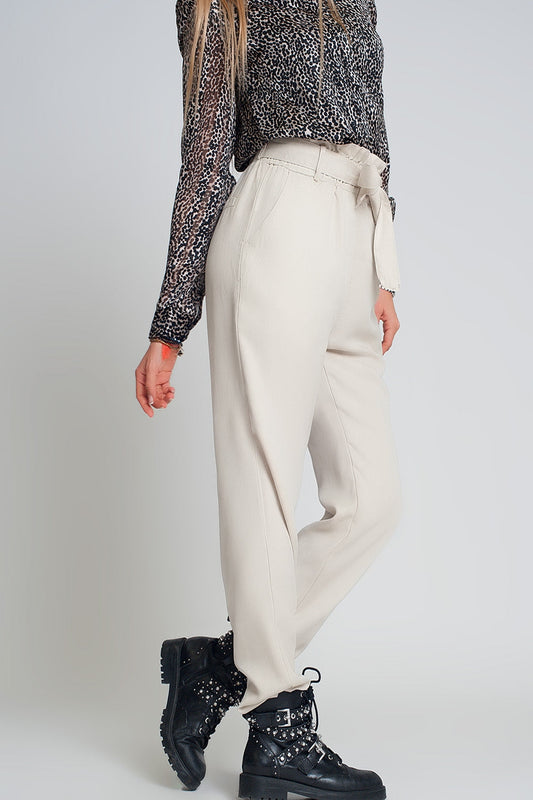 Pantalones ligeros con lazo en la cintura en color beige