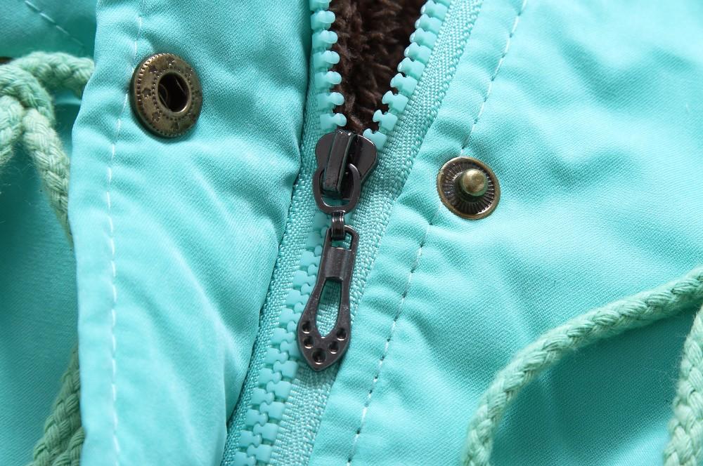 Parka informal de longitud media y larga con capucha