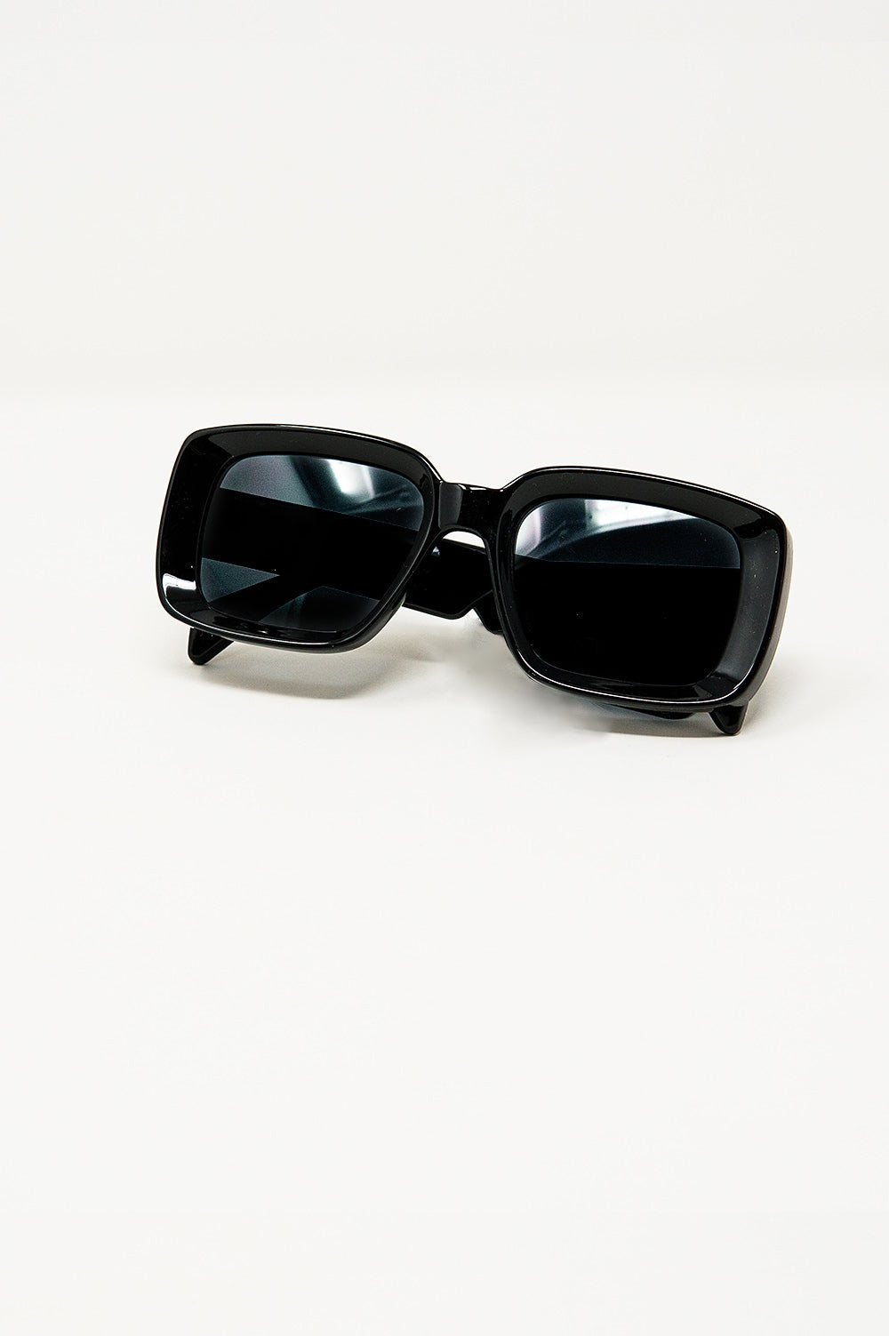 Gafas de sol rectangulares de gran tamaño con montura ancha en color negro