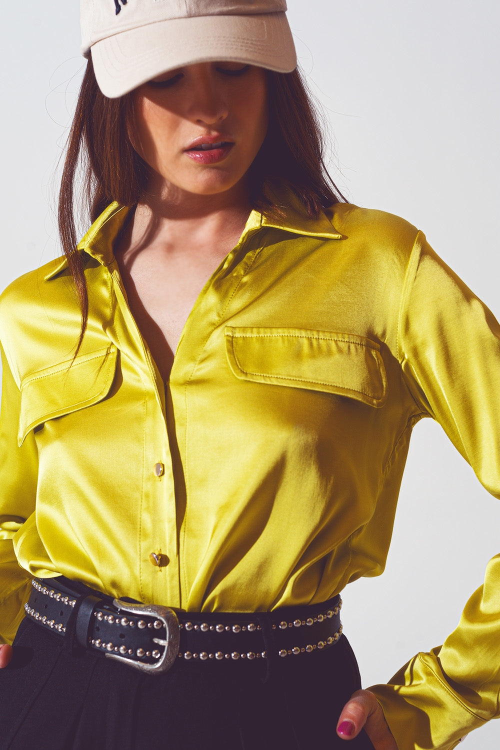 Blusa de satén en color verde lima