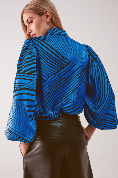 Blusa estampada con mangas abullonadas en color azul